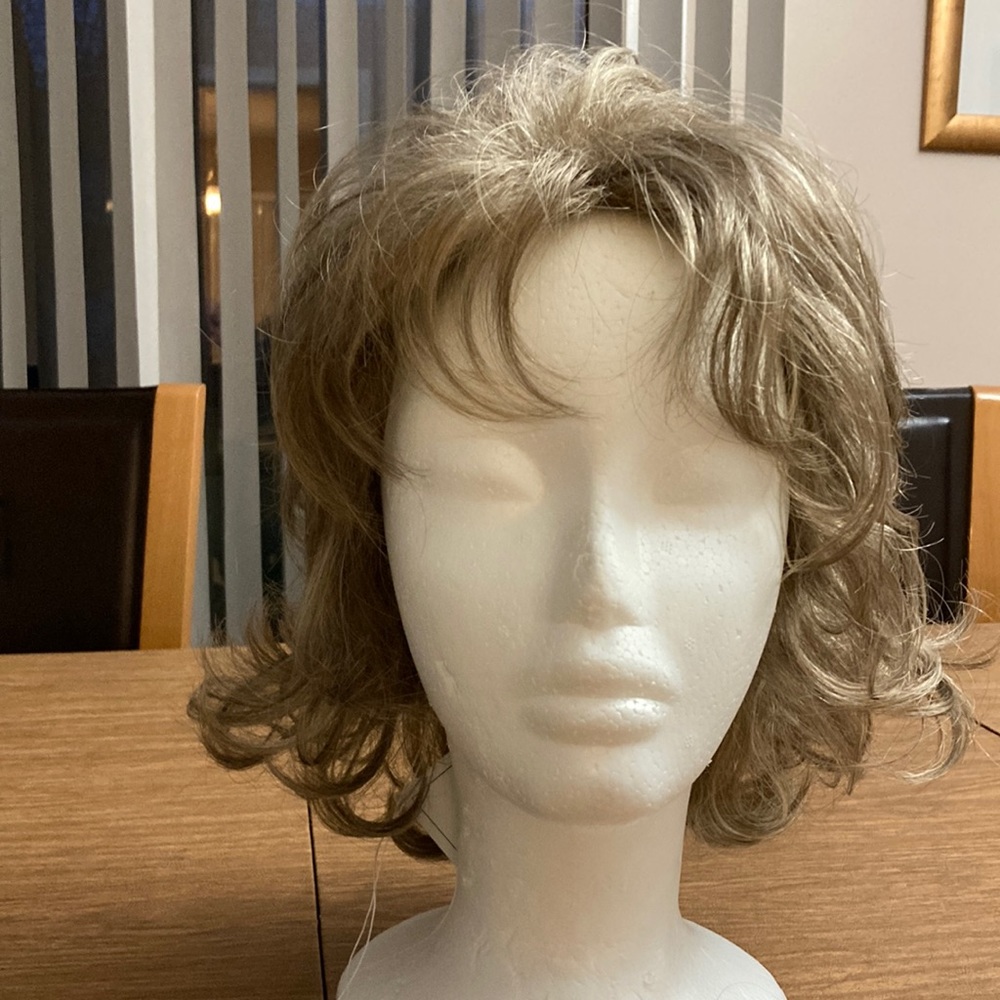NWT woman’s wig